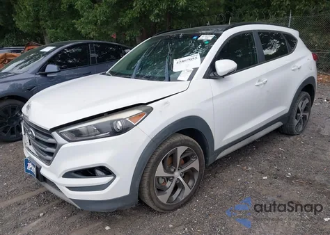 2017 Hyundai Tucson Value z USA, uszkodzony, nr VIN KM8J33A23HU582317